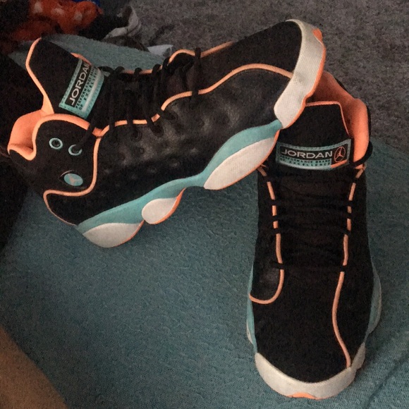 Like new youth girls Jordan’s. - Picture 2 of 6